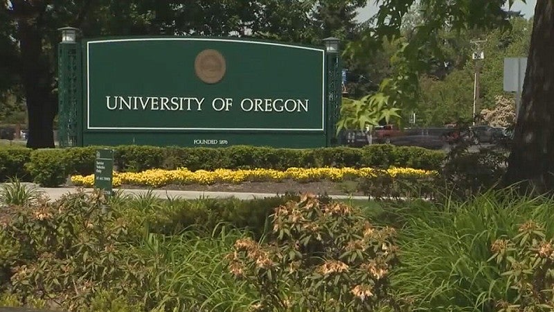image of the University of Oregon sign at entrance
