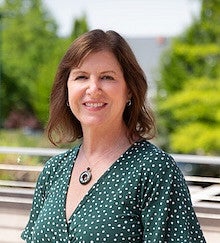 leslie leve headshot