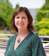 leslie leve headshot